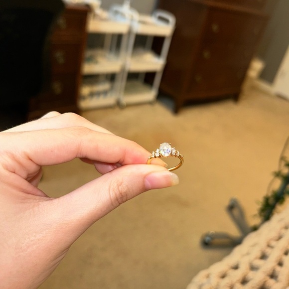 Engagement ring - Picture 2 of 13